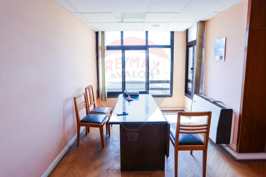 شقه اداري للايجار 175 م المنشيه ( ميدان عرابى )