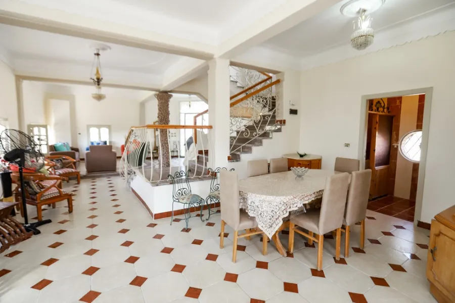 فيلا للبيع او للإيجار مفروشة 1600م بكينج مريوط  (خلف فندق افريكانا)