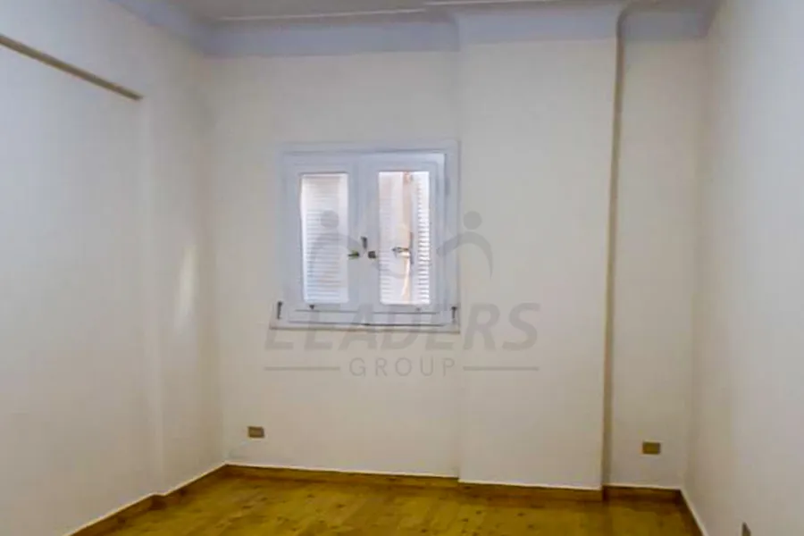 شقة للايجار 250 م سموحه (خلف محطة قطار سيدى جابر)