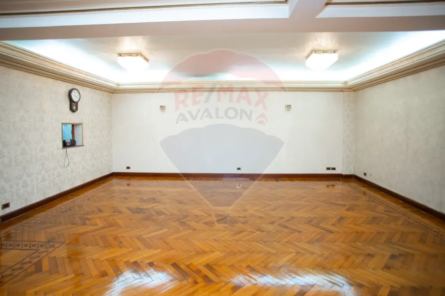 شقة مسجلة للبيع 271 م رشدي (المعسكر الرومانى)