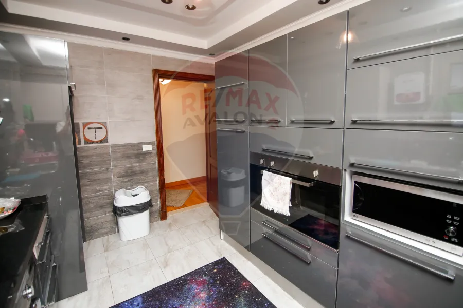 Apartment for sale 204 m Al Azarita (Chompolion St.)