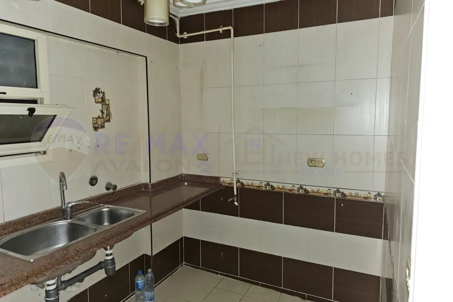 شقة للبيع 134 م محرم بك (كمباوند محرم باشا)