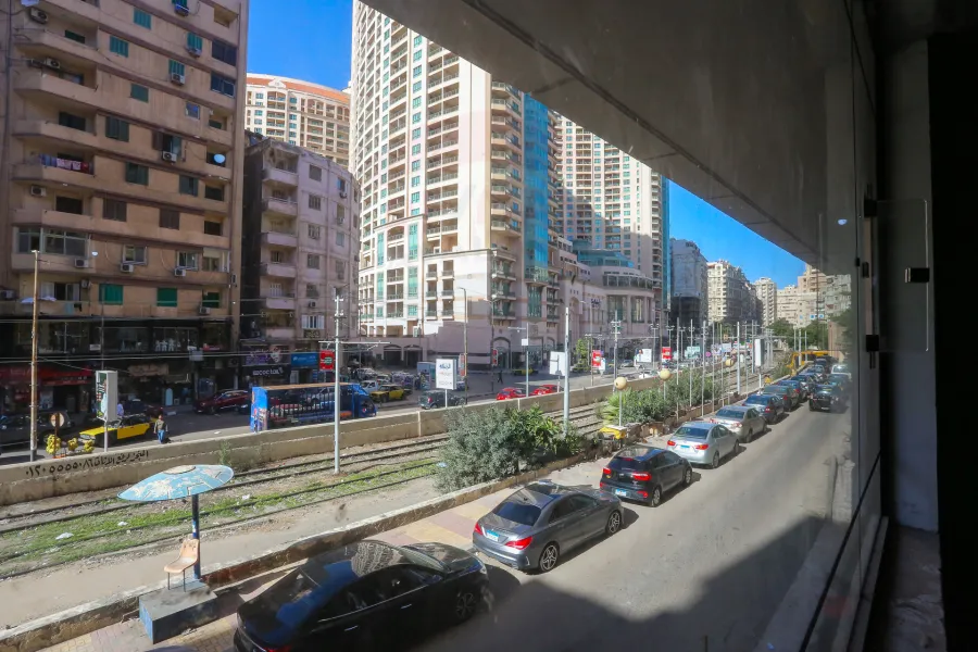 shop for rent 150 m San Stefano (directly on the tram)