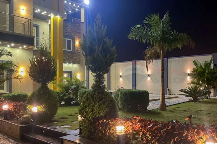 فيلا ستاند الون للبيع 525 م كينج مريوط (كومباوند فينسيا)