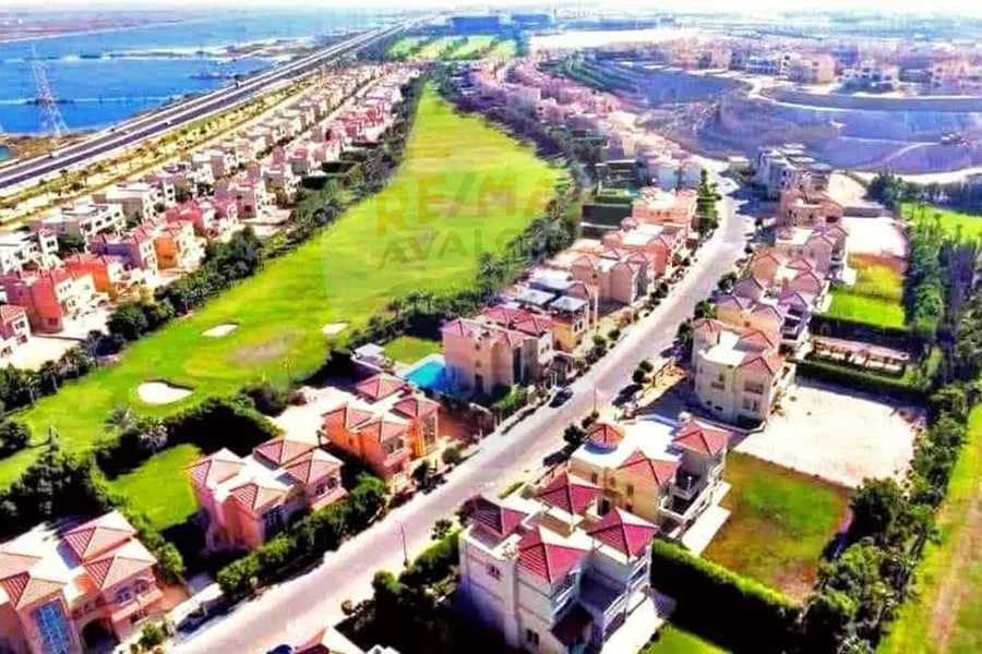 شقة للبيع 184 م (اليكس ويست) علي النادي مباشرة