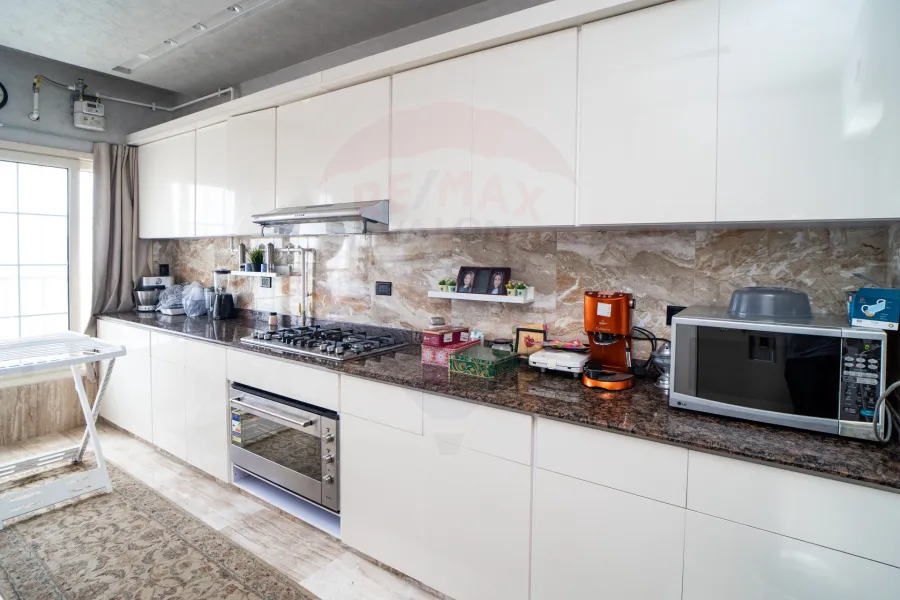 Apartment for sale 280m Saba basha (directly on the sea)