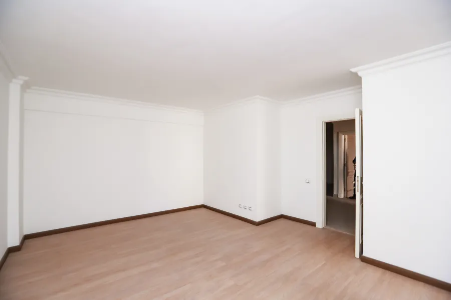 Apartment For Sale 300 m Smouha (Fawzi Moaaz St.- Seif Building)