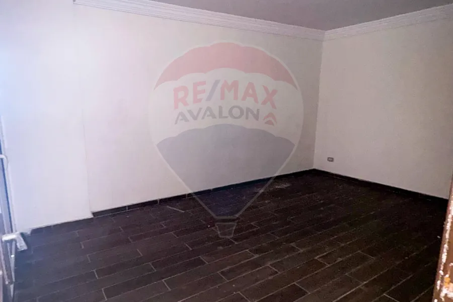 شقة للايجار 170 م سبورتنج (علي الترام مباشر)