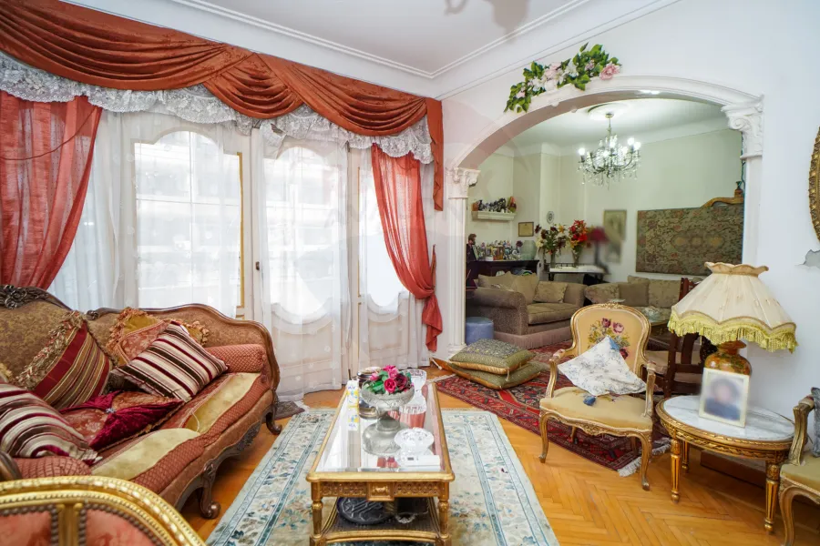 شقة للبيع 170 م لوران (ش عبد السلام عارف)