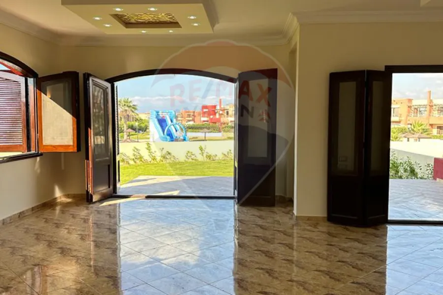 فيلا ستاند الون للبيع (قرية فالنسيا - الكيلو 57) 350 م