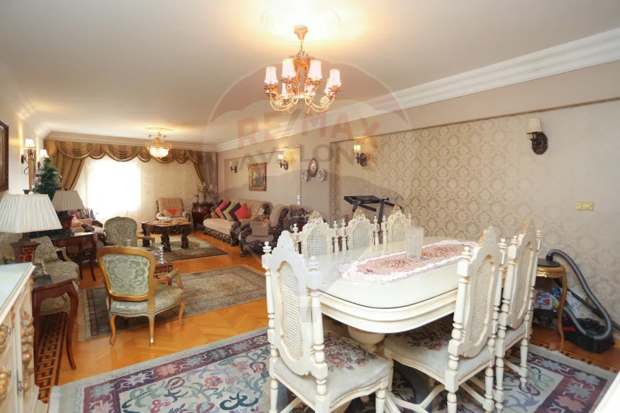 Furnished apartment for Rent 175 m Zezinia (Steps from Abo Qir st.)