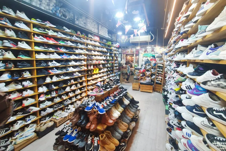 Shop for sale 27 m Janakles (Mortada St. - steps from Abu Qir St.)