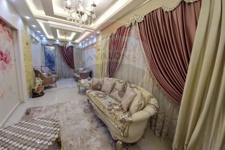 شقة للبيع 160 م المندرة (ش جمال عبد الناصر مباشرة)