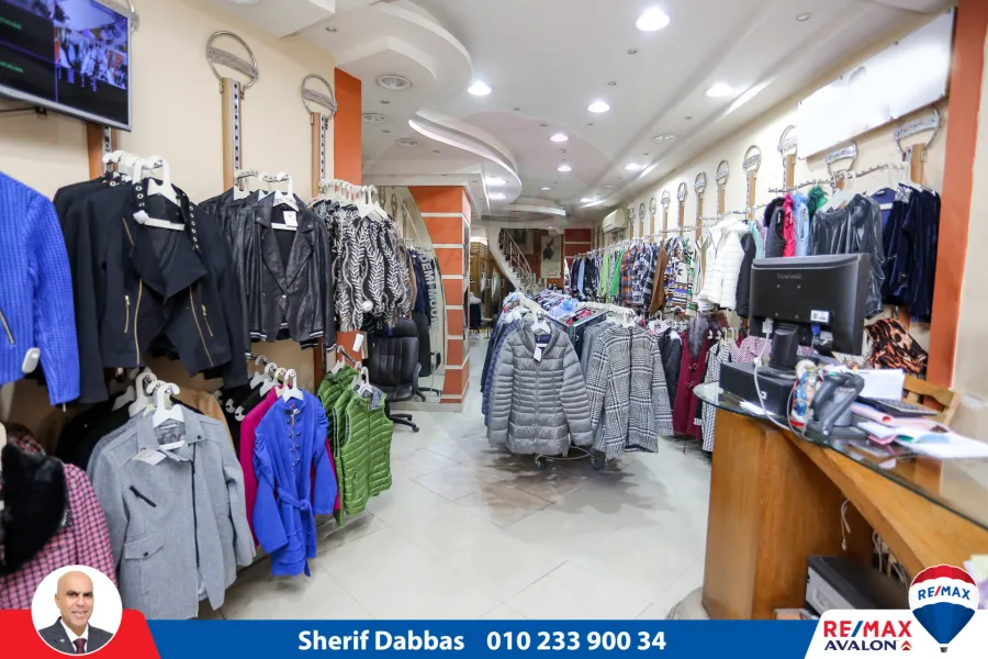 محل للبيع 104 م محطة الرمل (شارع النبي دانيال - امام المعبد اليهودي)