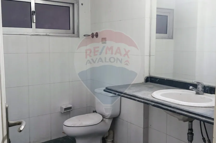 شقة إداري للإيجار 185 م جليم (ش أبو قير الرئيسي)