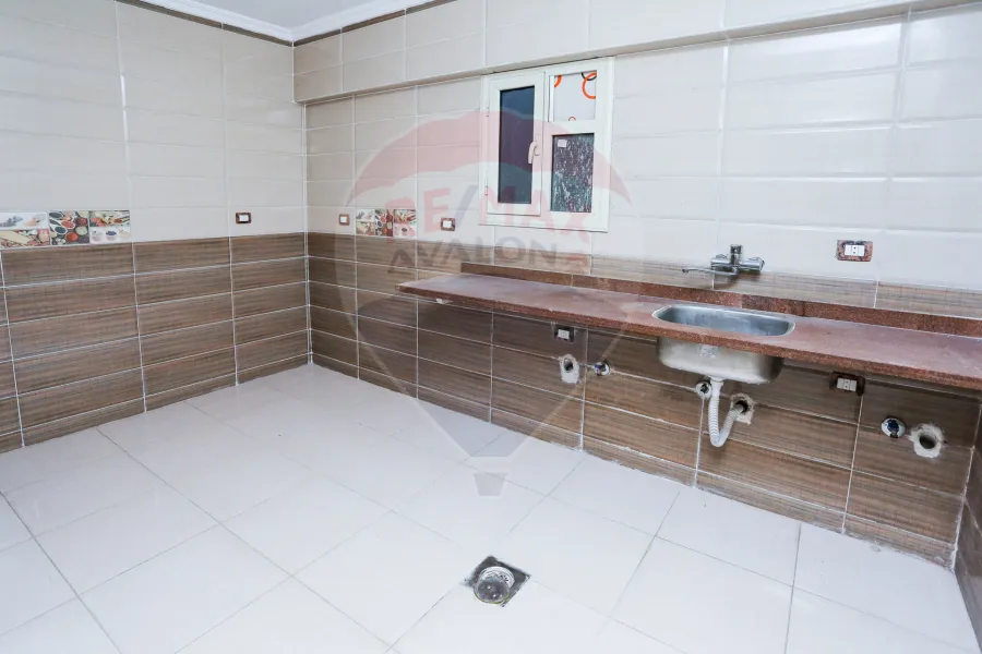 شقة للإيجار280 م جليم (خطوات من البحر)