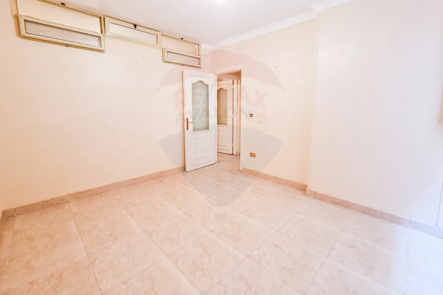 شقة للبيع 130 م سموحة ( كومباوند حدائق اللوتس - ش النصر)