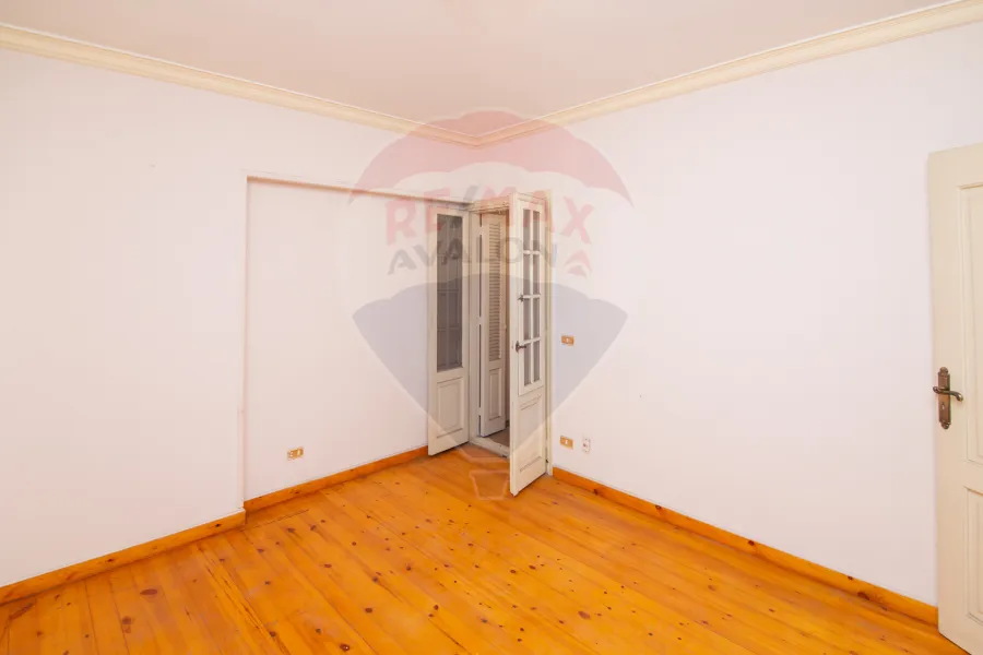 شقة للبيع 190 م سموحة ( ش فوزى معاذ)