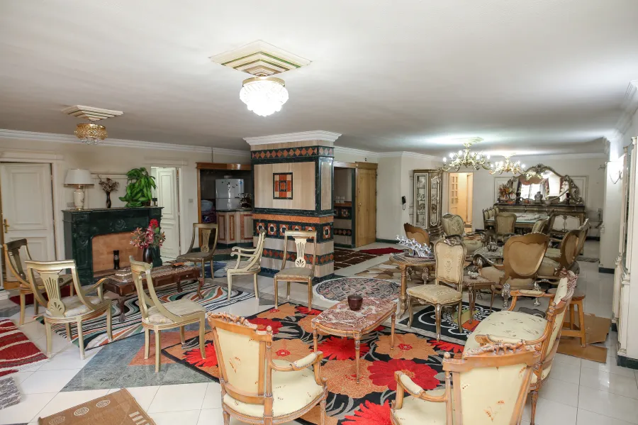 شقة للبيع 300م سموحة (ش زكى رجب الرئيسى)