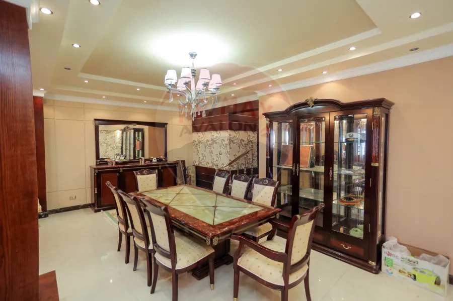 شقه للبيع 235 م الحي اللاتيني ( شارع فؤاد )