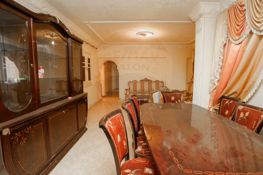 شقة للإيجار المفروش 142م  سموحة (شارع هيلتون بلازا)