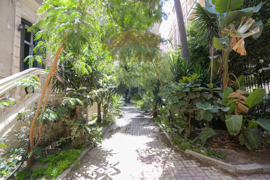 Castle for sale Al-Hay Al-Latiny (Steps from Fouad St. and Sultan Hussein St.) 1,460 m