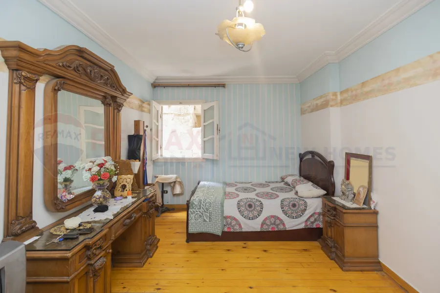 Apartment for sale 185 m Gleem (Mahmoud El Deeb St - second number from the sea)