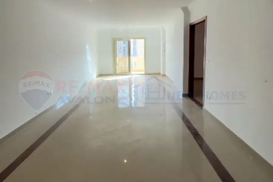 شقة للايجار 235 م لوران (ش شعراوي)