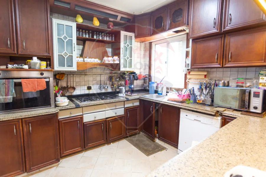 Penthouse apartment for sale 340 m Glim (Mostafa Fahmy St. - Steps from the sea)