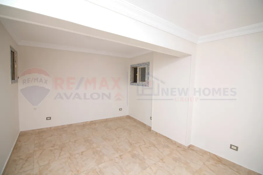 شقة للبيع 135 م ميامي (على البحر مباشرة)