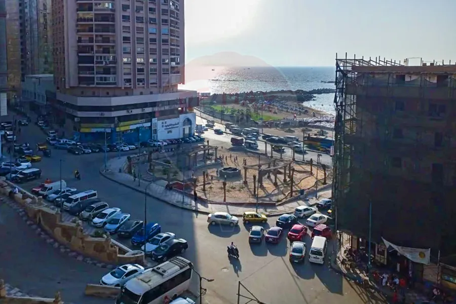 شقة للإيجار 125م سيدي بشر  (على البحر مباشرة)