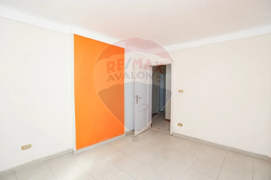 شقة للبيع 220 م ميامي (  خطوات من البحر )