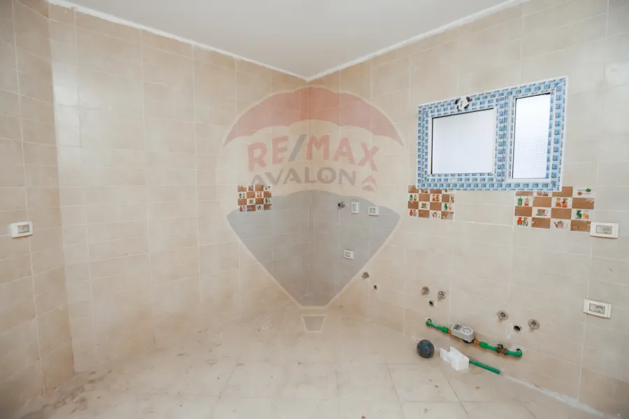 شقه للايجار 220 م سموحة (أبراج الجيش أمام نادي الجياد)