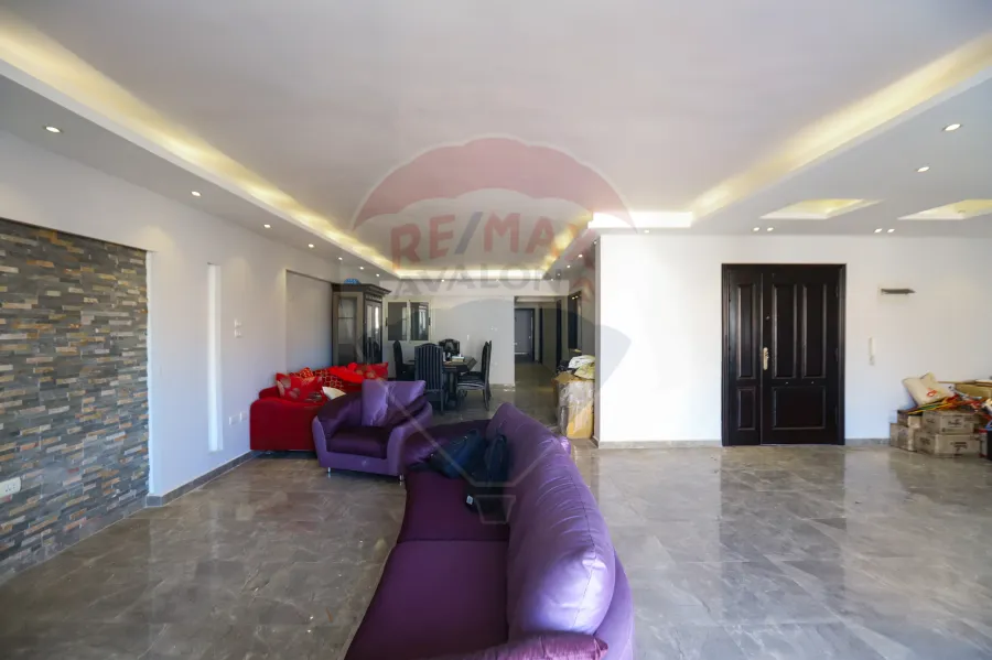 شقة للبيع 250 م رشدي (ش إبراهيم حلمي)