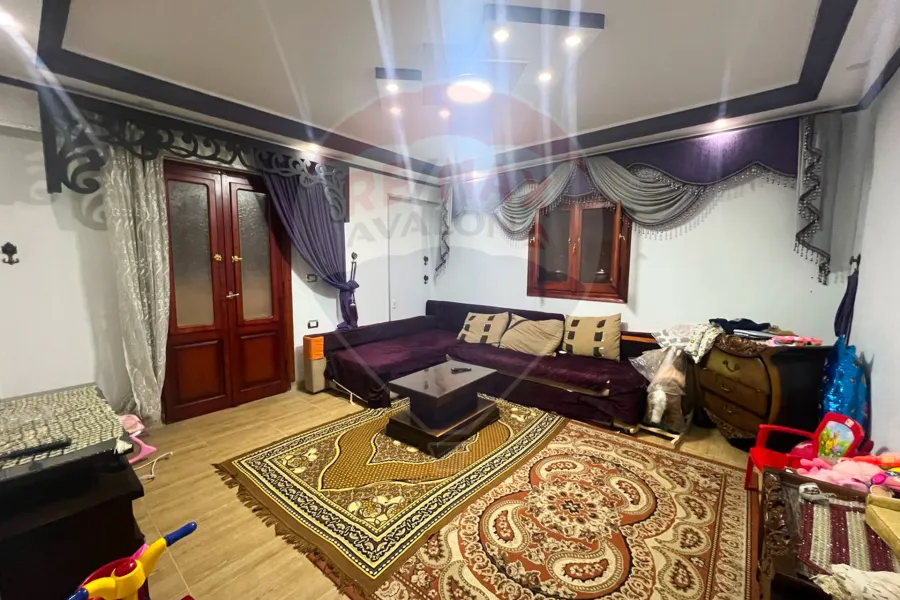 شقة للبيع 130 م محرم بك ( ش يكن)