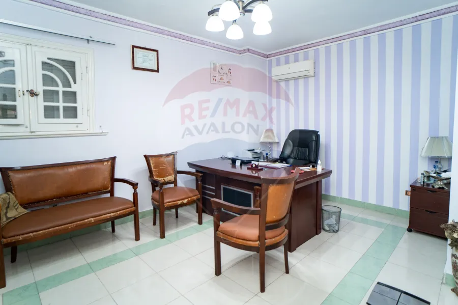 يزان إداري للبيع 120 م كامب شيزار (شارع كلية الهندسه احمد قمحه الرئيسي - بالقرب من الترام وشارع ابوقير والبحر)