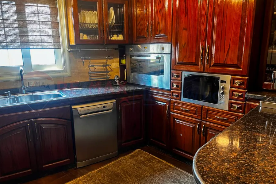 شقة للبيع 210 م وابور المياه (خطوات من النادى الاوليمبى)