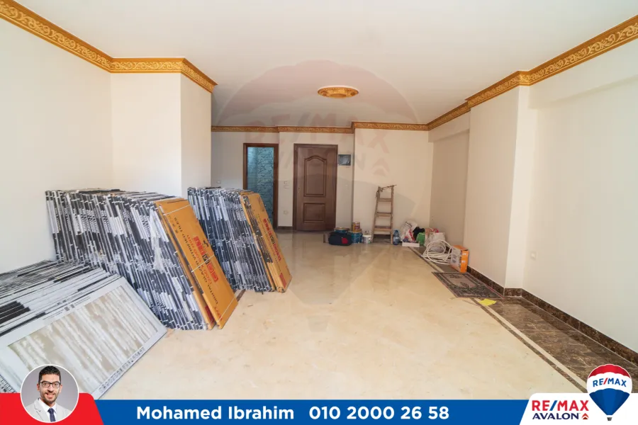 شقة اداري للايجار 220 م سموحة (ش ادمون فريمون)