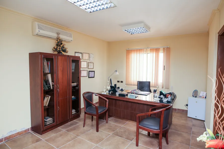 وحدة إداري للبيع 83م سموحة  (كوبري 14 مايو - عمارات الوطنية)