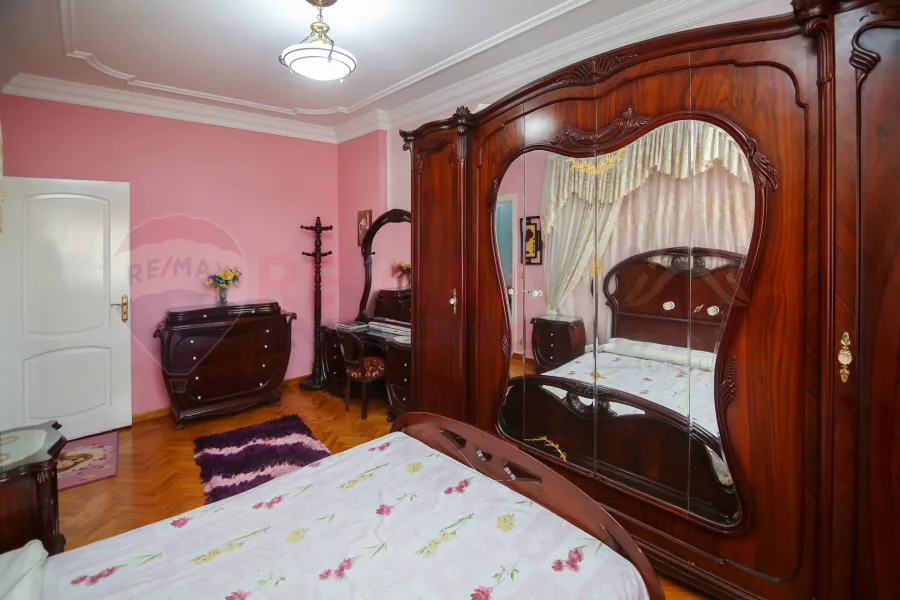 شقه للايجار المفروش 170 م رشدي (متفرع من ش ابوقير)