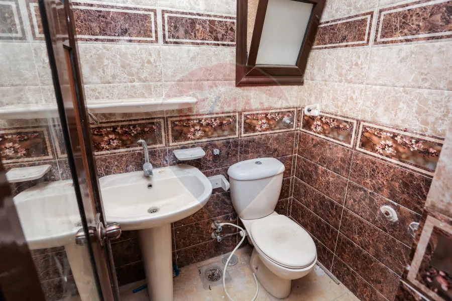 دوبلكس للإيجار  300 م سموحة (ش بهاء الدين الغتوري - خطوات من فوزي معاذ)