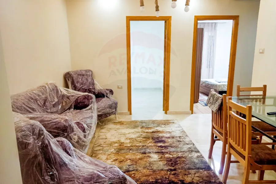 شقة للإيجار المفروش 110 م كامب شيزار(ش عمر لطفى)