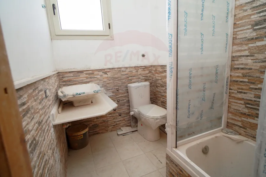 فيلا للبيع 4,200 م (فدان) كينج مريوط (بالقرب من واحة خطاب)