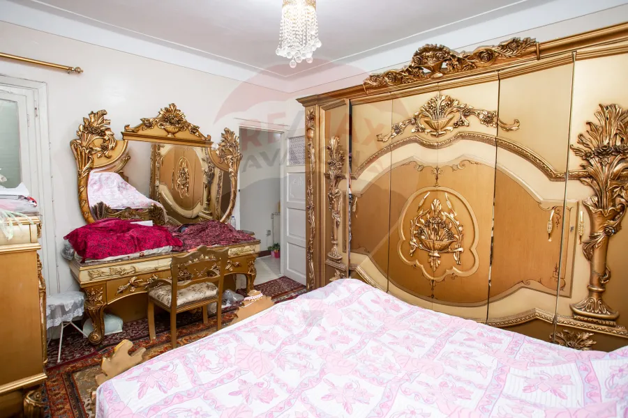 شقة للبيع 150 م ثروت (خطوات من البحر)