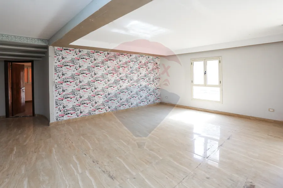 شقة للإيجار 315 م  كفر عبده (ش قرداحى - خطوات من شارع ابوقير الرئيسي)