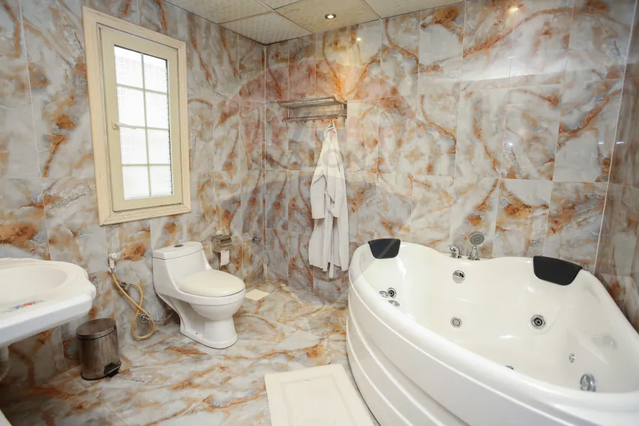 فيلا للبيع 4,000 م كينج مريوط (أمام كومباوند كينج هايتس)