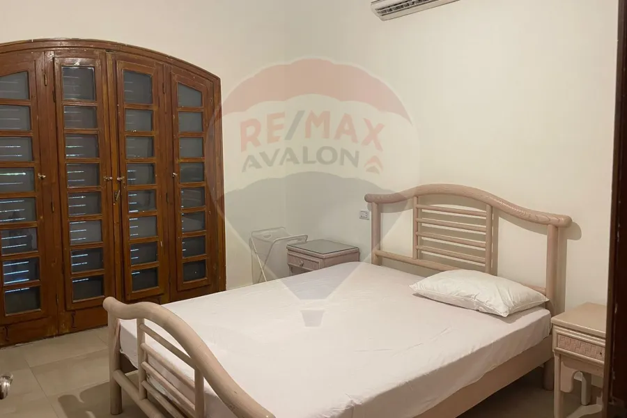 Ground chalet with garden for sale (Marina 4) 165 m