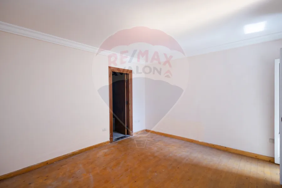 شقة للبيع 190 م جليم (علي الترام مباشرة - عمارة براند)