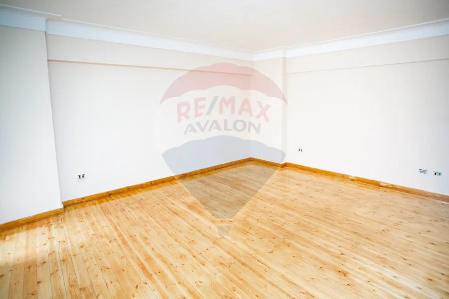 مقر إدارى دوبلكس للإيجار 210م ستانلى (متفرع من البحر)