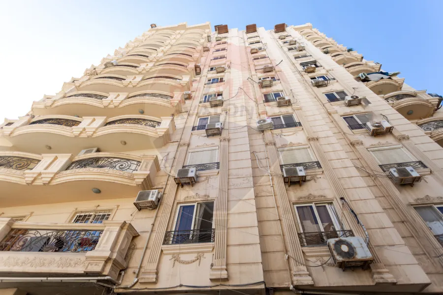 شقة للبيع 275 م كفر عبده (ش سكينة بنت الحسين)